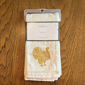 Linen/cotton dinner napkins. Cream color w/ gold Turkey design
Four pack 
New